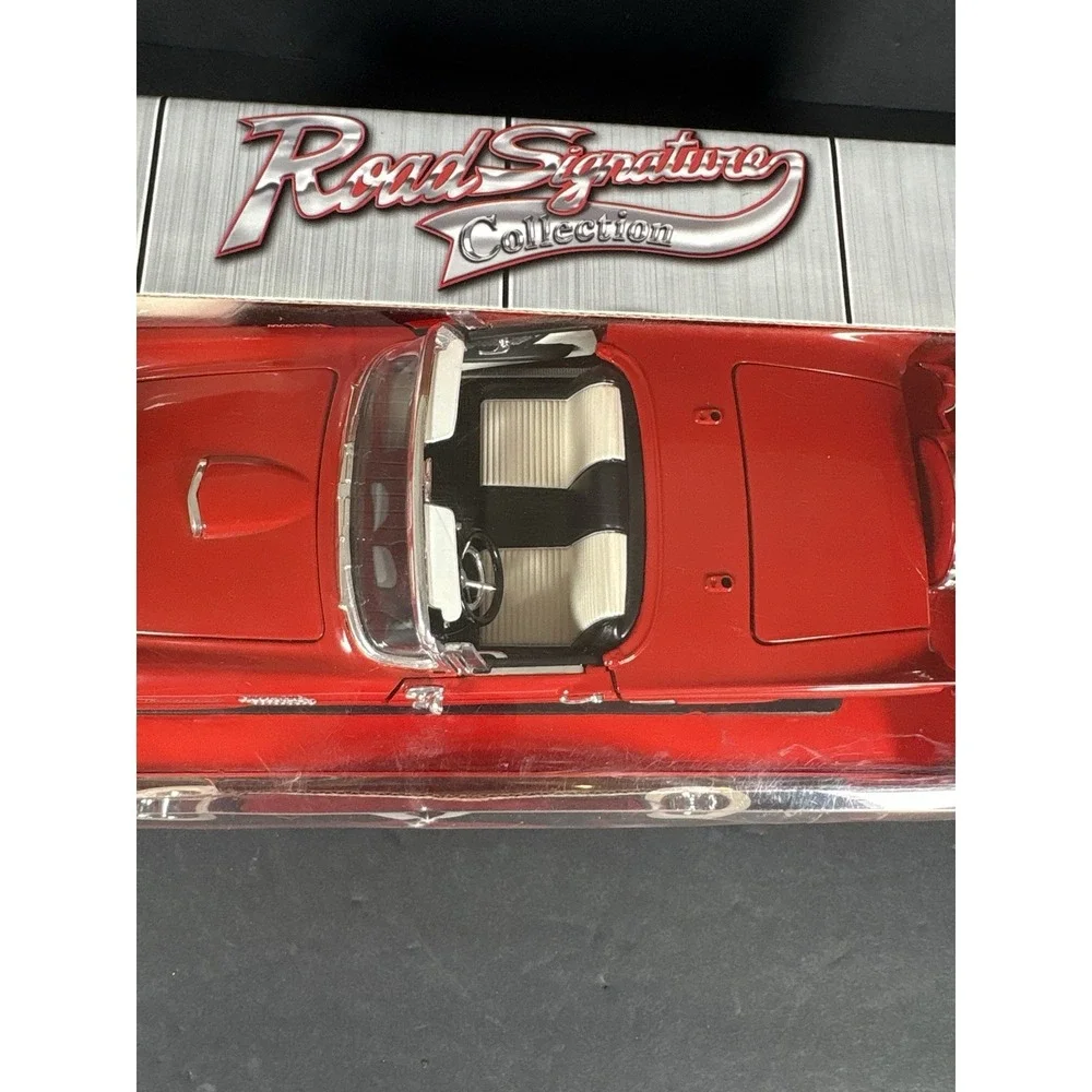 Road Signature Leather Series 1957 Ford Thunderbird Convertible Red 1:18